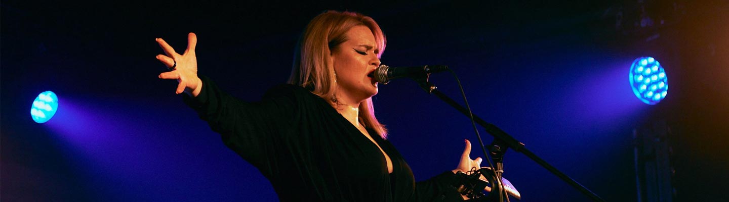 Концерт Shanyana & Guru Groove Foundation в Клубе 16 Тонн